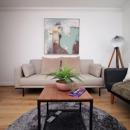 Spacious 5 Bedroom | With Fenced Backyard Newport  Exteriér fotografie