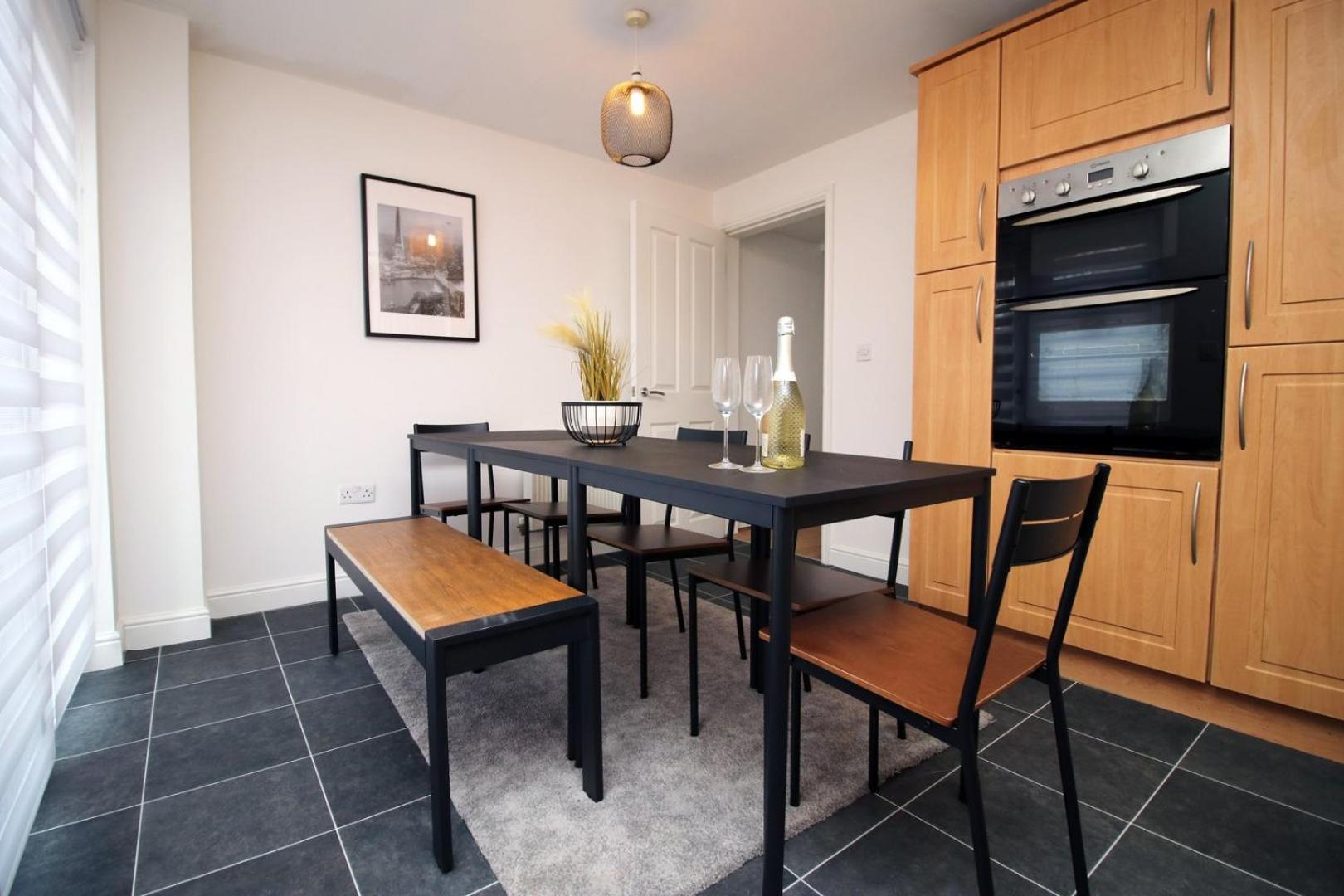 Spacious 5 Bedroom | With Fenced Backyard Newport  Exteriér fotografie