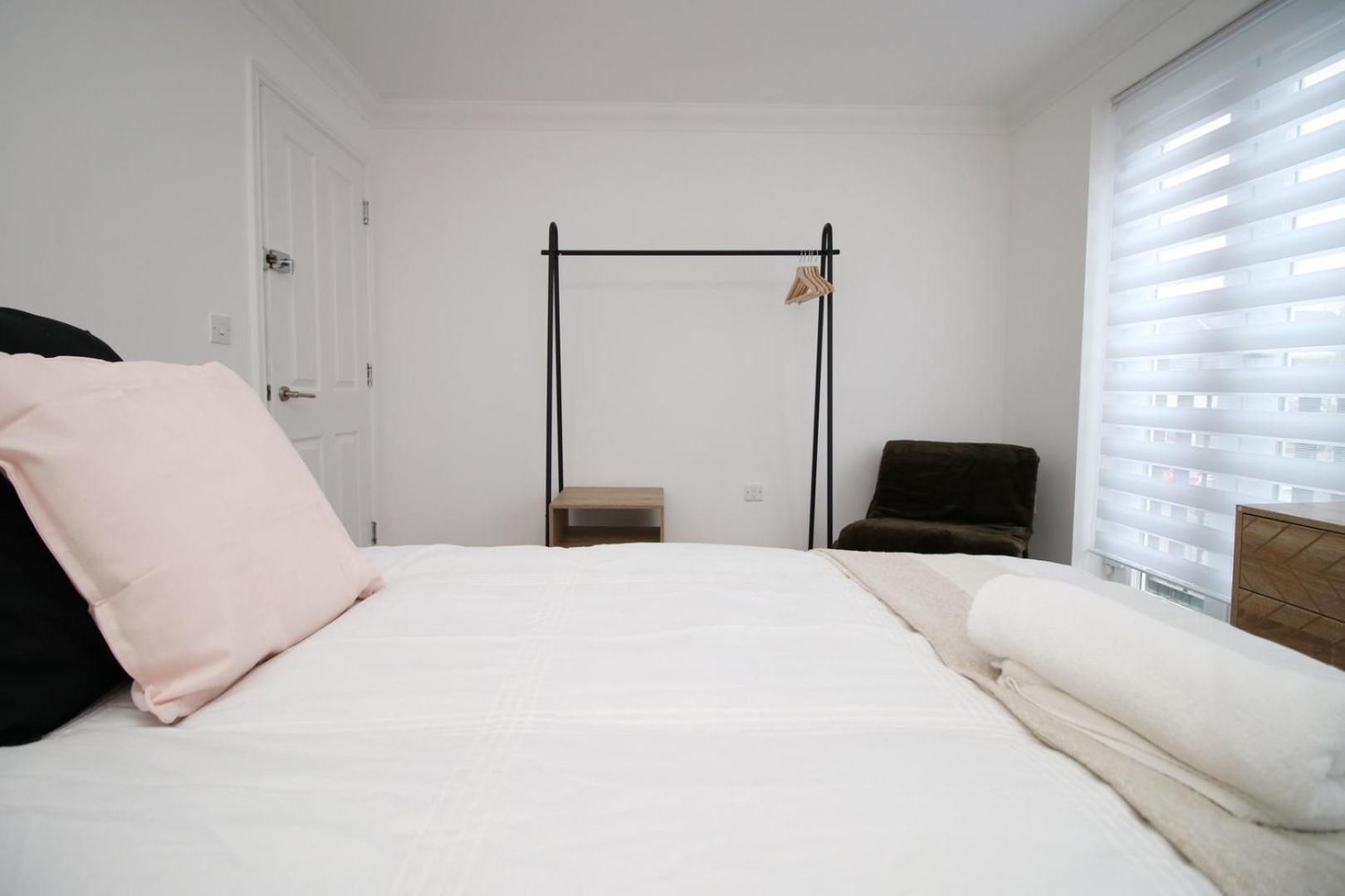 Spacious 5 Bedroom | With Fenced Backyard Newport  Exteriér fotografie