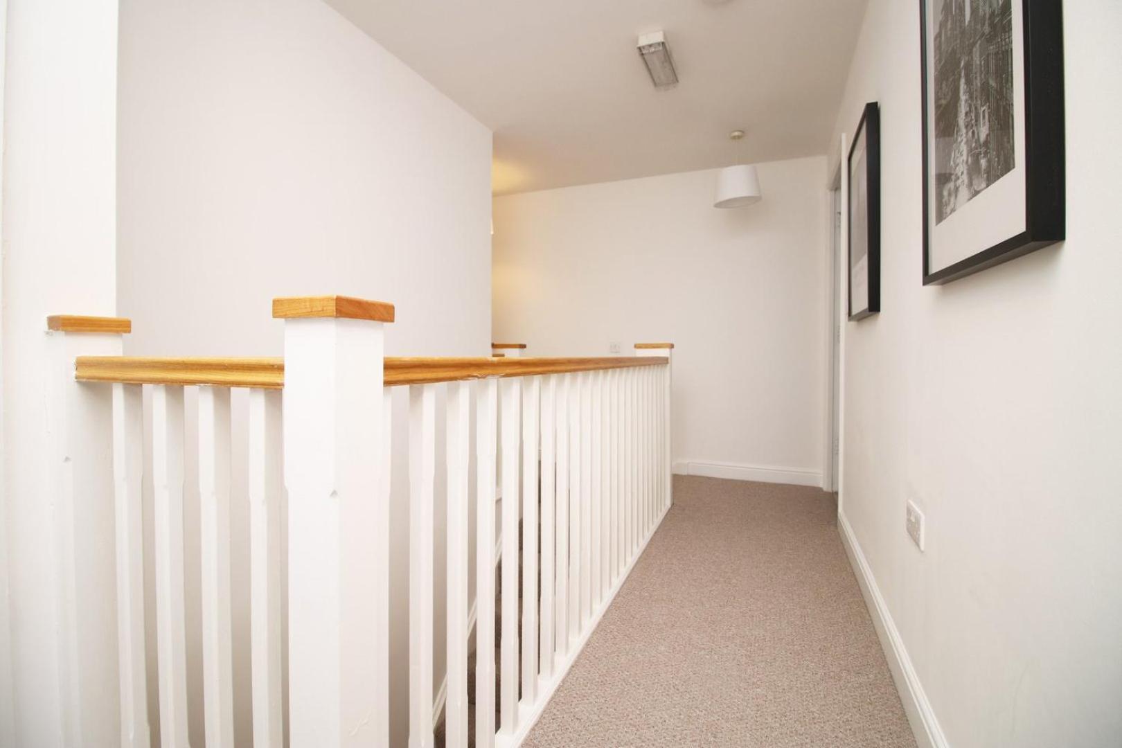 Spacious 5 Bedroom | With Fenced Backyard Newport  Exteriér fotografie