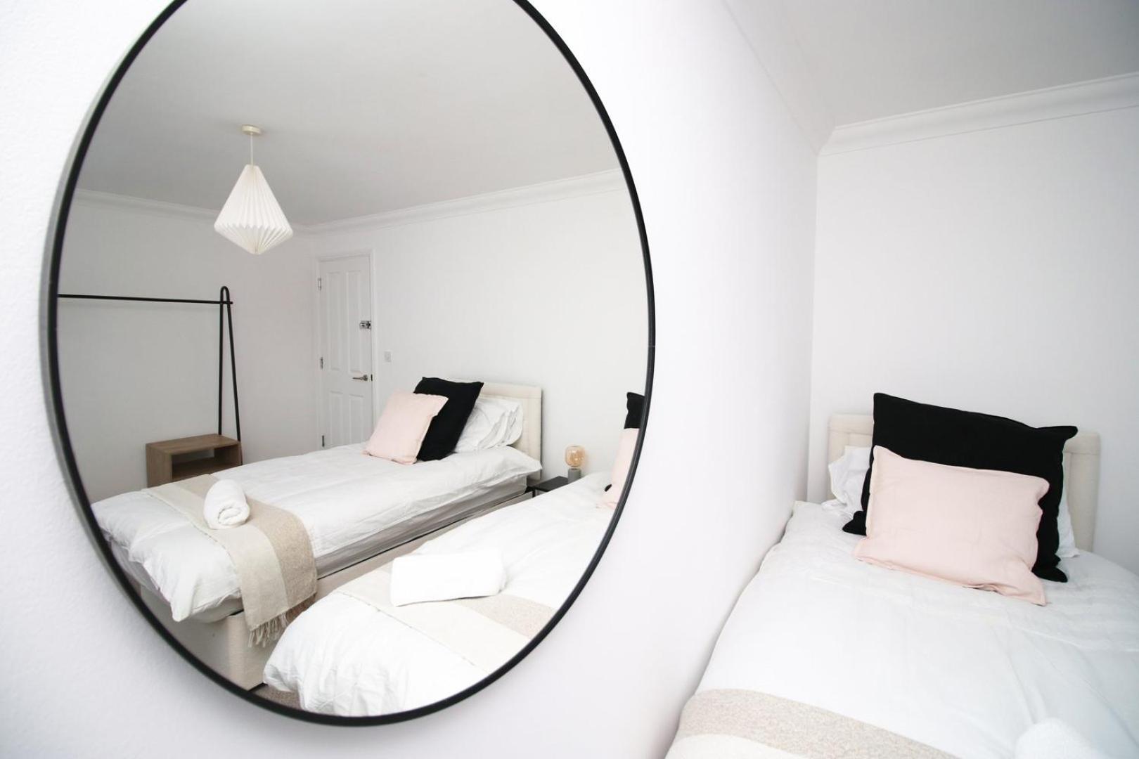 Spacious 5 Bedroom | With Fenced Backyard Newport  Exteriér fotografie