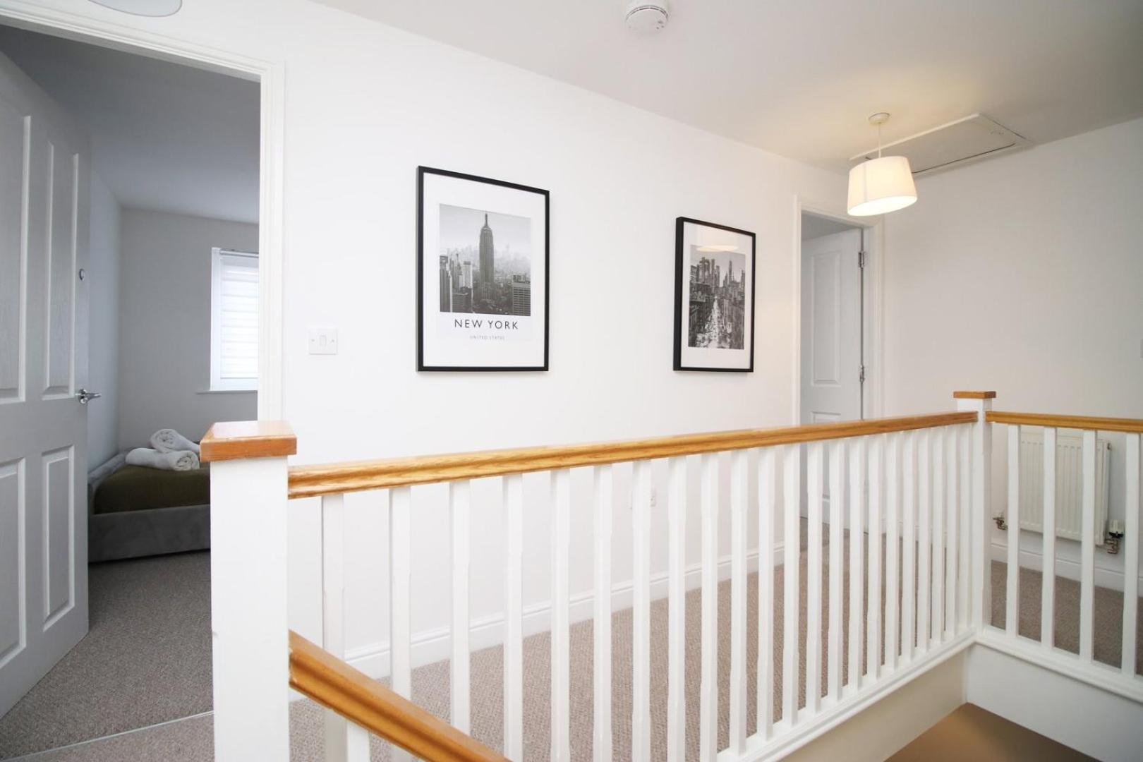 Spacious 5 Bedroom | With Fenced Backyard Newport  Exteriér fotografie