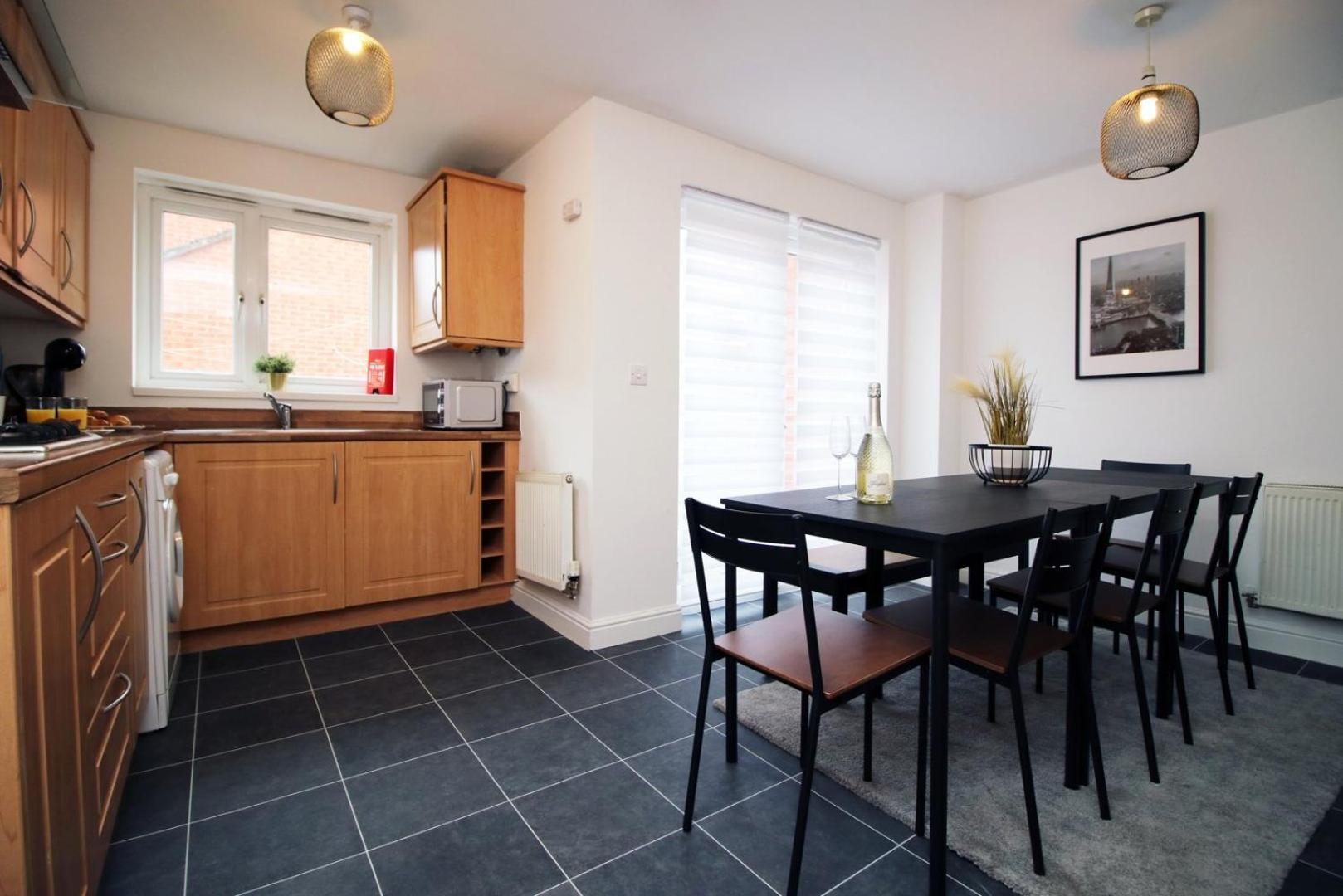 Spacious 5 Bedroom | With Fenced Backyard Newport  Exteriér fotografie